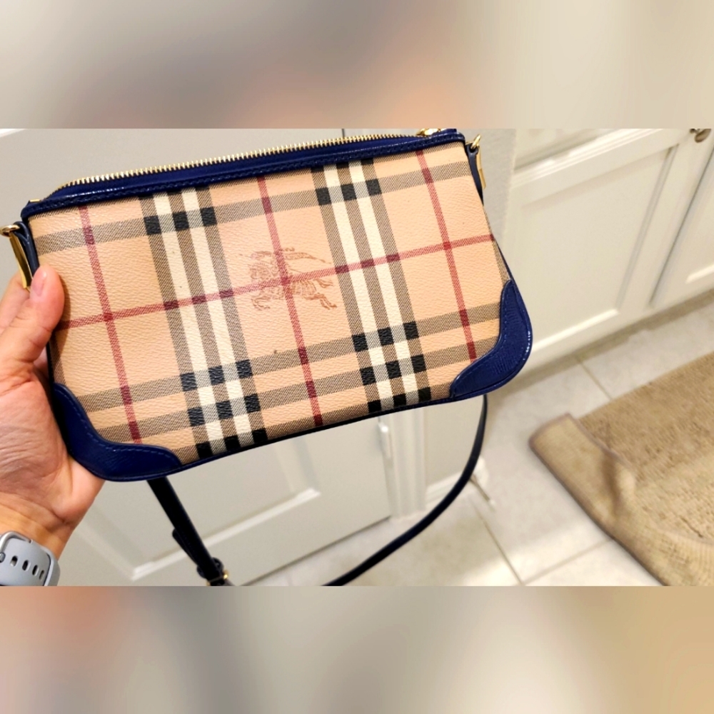 Burberry clutch